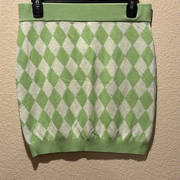 Green Argyle Print Knit Skirt - Picture 2 of 4